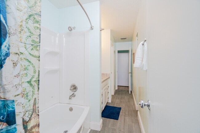 Building Photo - 4000 Gulf Terrace Dr