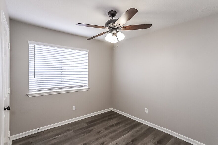 Building Photo - 10518 Southway Bend Ln