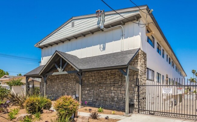 Building Photo - 4473 Menlo Ave