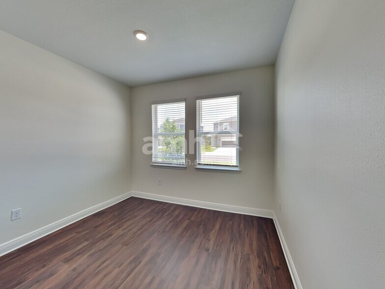 Building Photo - 14621 Cedar ml dr