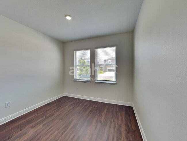 Building Photo - 14621 Cedar ml dr