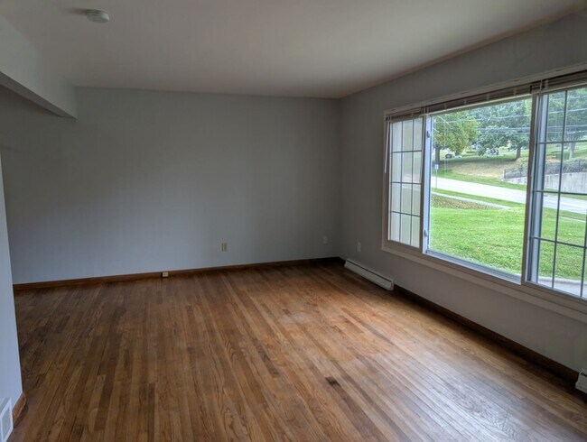 Building Photo - 8983 Highland Dr