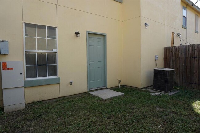 Building Photo - 1000 Ranchway Dr