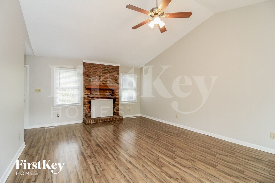 Building Photo - 324 Century Blvd