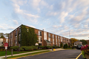 Building Photo - River&#39;s Landing Apartments