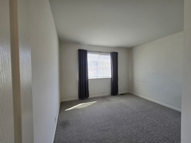 Building Photo - 7106 Country Club Hills Dr