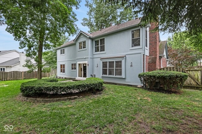 Building Photo - 738 Howe Dr