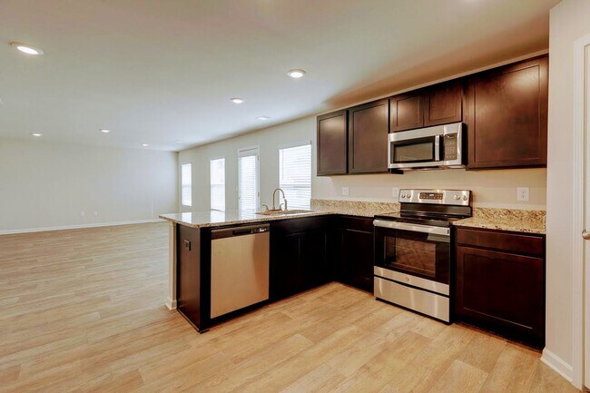 Building Photo - Beautiful Rental Home in Fountain Inn Feat...