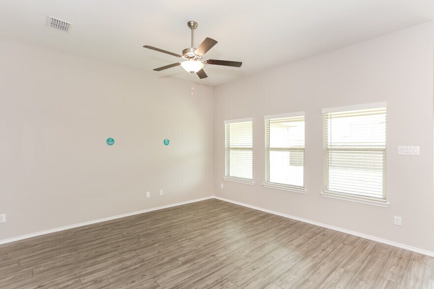 Building Photo - 825 Amberwood Ct