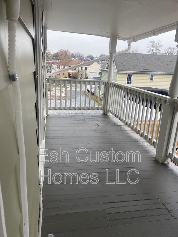 Building Photo - 741 Manor St