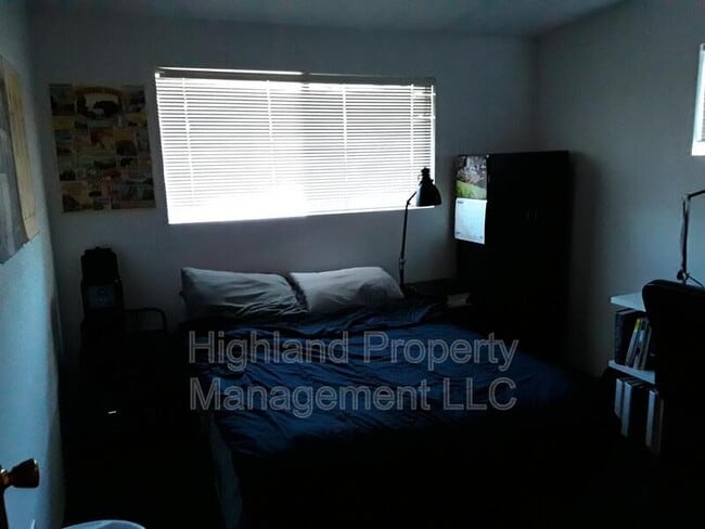 Building Photo - 1745-1747 NE Wheatland Dr