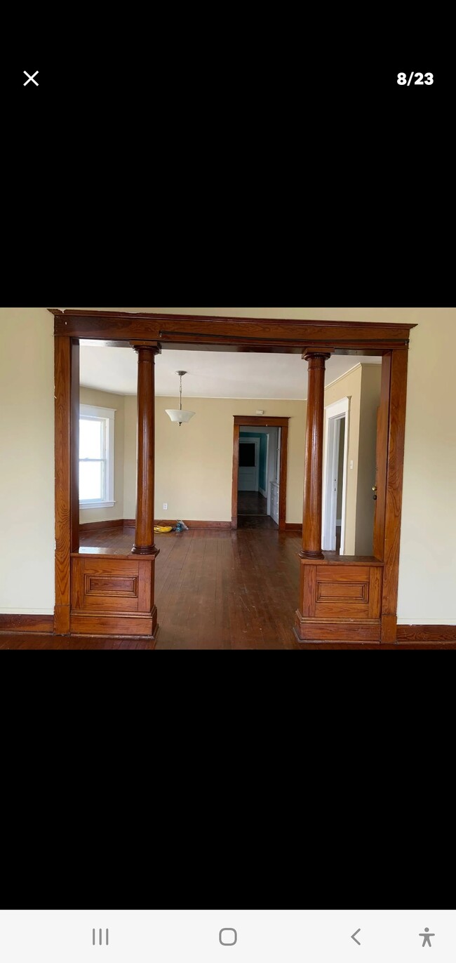 Building Photo - 857 Oakwood Ave