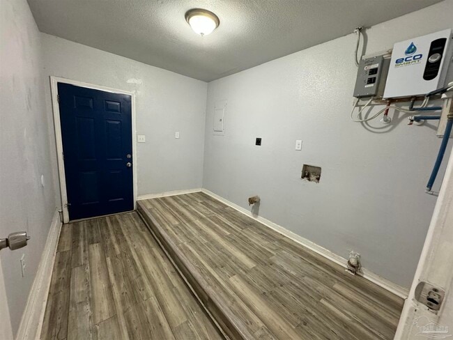 Building Photo - 6130 Syrcle Ave