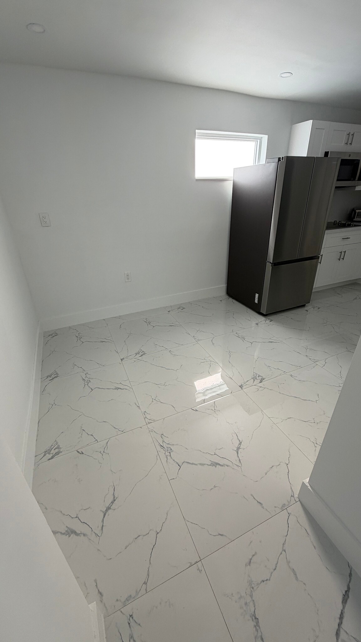 Building Photo - 560 SE 6th St