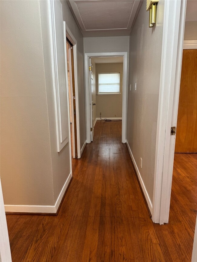 Building Photo - 6421 Neff St