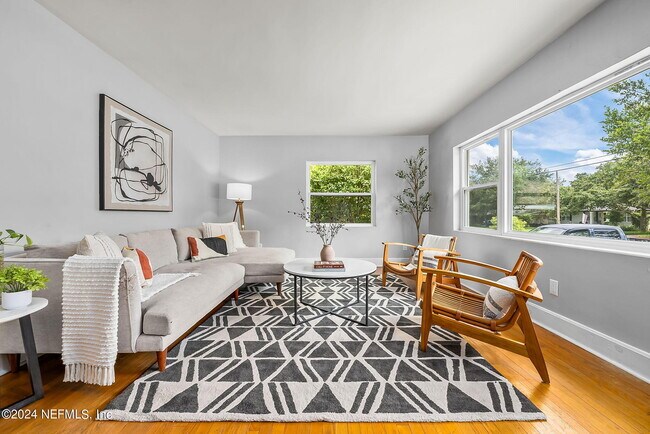 Primary Photo - 1160 Preston Pl