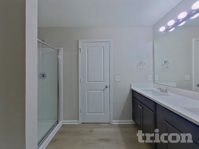 Building Photo - 750 Chariot Way