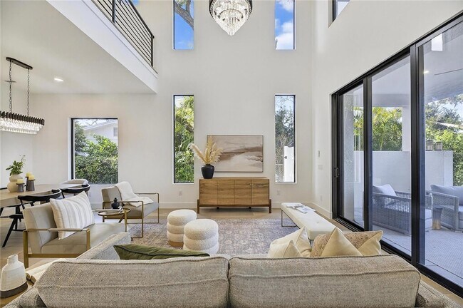 Building Photo - 2335 Oak Terrace