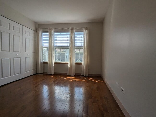 Building Photo - 2625 Canyon Dr