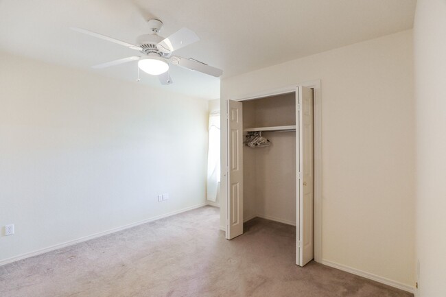 Building Photo - Private 2 bedroom, 1 bath with Fenced in B...