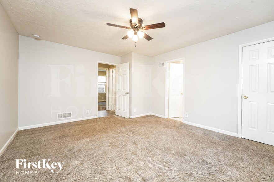 Building Photo - 4005 Huddersfield Dr SW