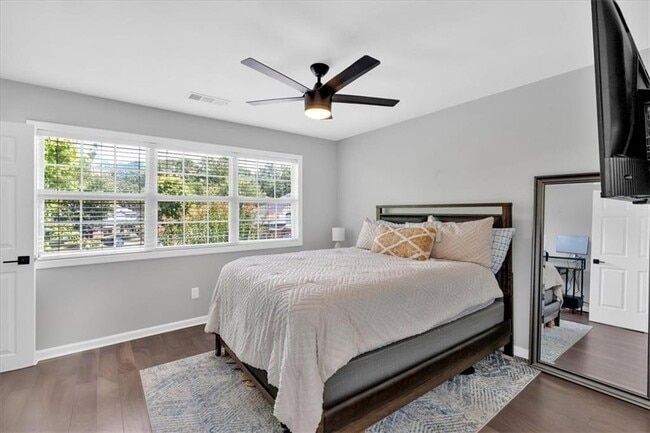 Building Photo - 1543 Springleaf Cove SE