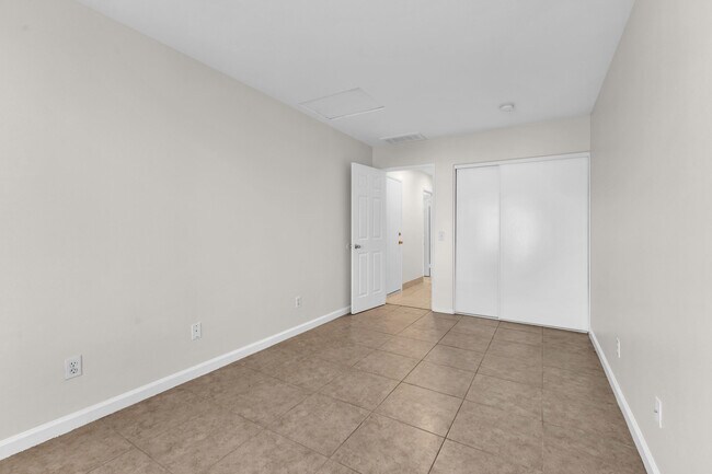 Building Photo - 83107 Greenbrier Dr