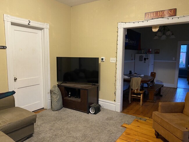 Building Photo - 11 W 14th St