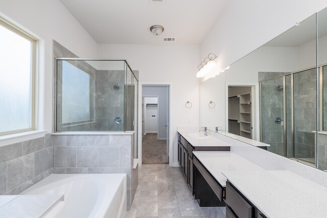 Building Photo - 336 Emerald Creek Dr