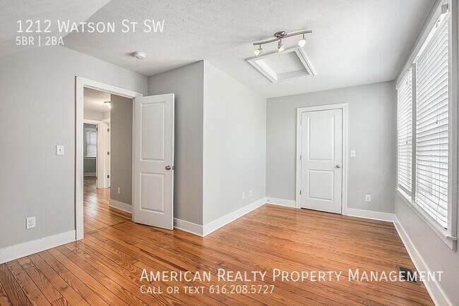 Building Photo - 1212 Watson St SW