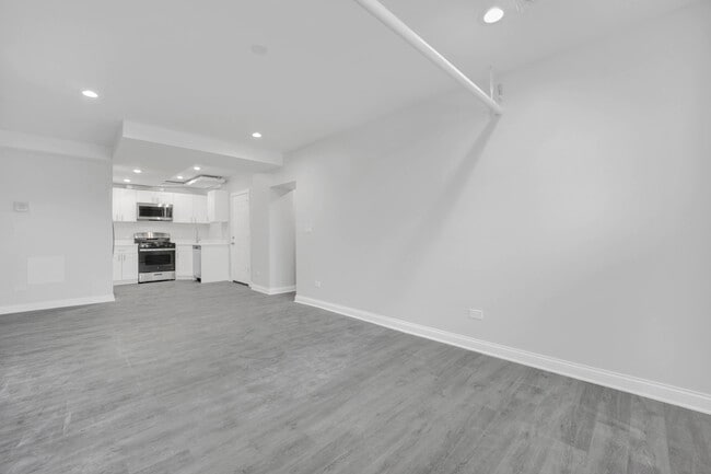 Building Photo - 4454 W Parker Ave