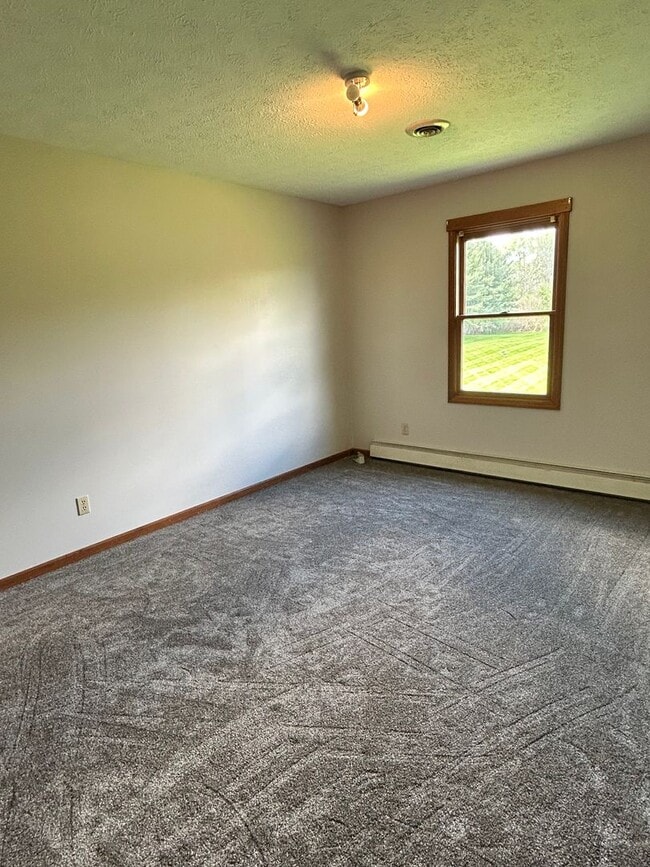 Building Photo - Three bedroom duplex