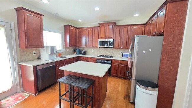 Building Photo - 4060 Suwanee Bend Dr