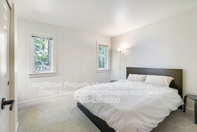 Building Photo - 10247 NW Village Heights Dr