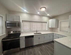 Building Photo - 177 - 501 Montgomery-