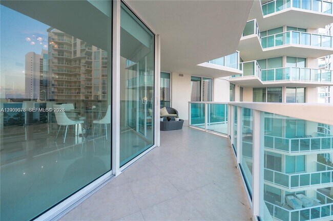 Building Photo - 200 Sunny Isles Blvd