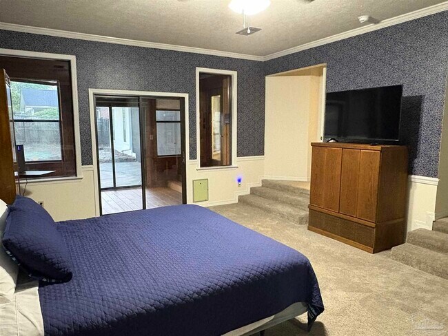 Building Photo - 8755 Thunderbird Dr