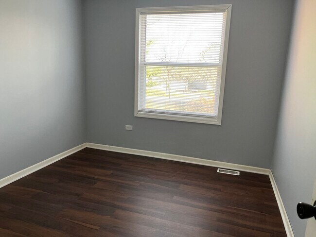 Building Photo - 1221 Springdale Cir