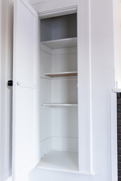 Building Photo - 711 S Phillips Ave