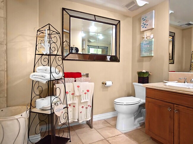 Building Photo - 10795 Wilshire Blvd