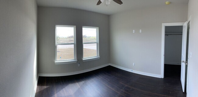 Building Photo - 3 BR/2 BA Corsicana Home