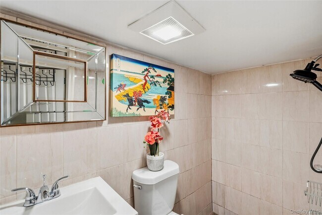 Building Photo - 15 Hicks St