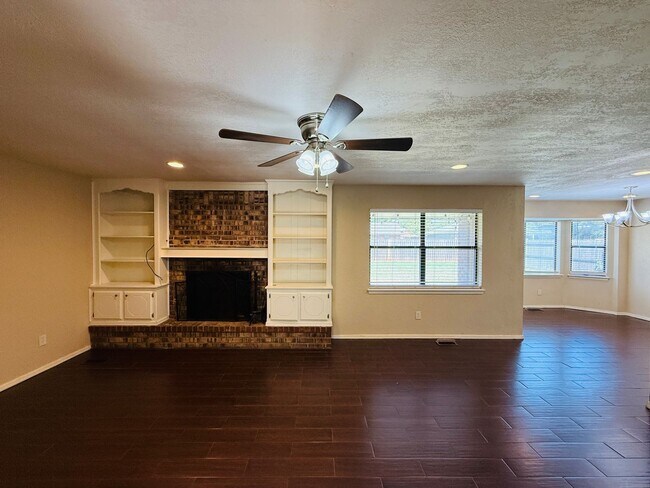 Building Photo - 1135 W Johnathan Way