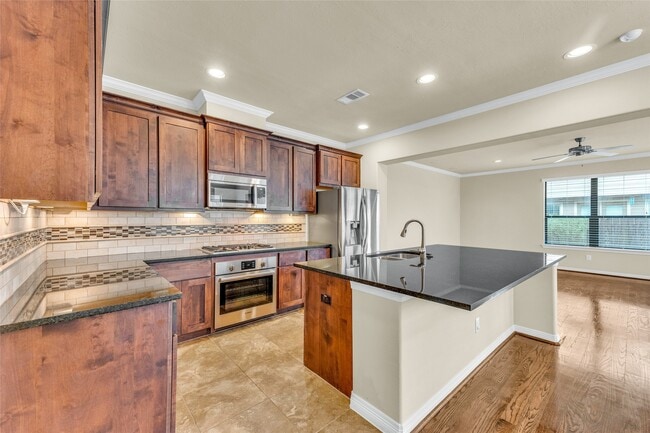 Building Photo - 1119 W 26th St