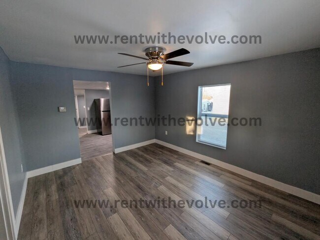 Building Photo - 952 S Shank St