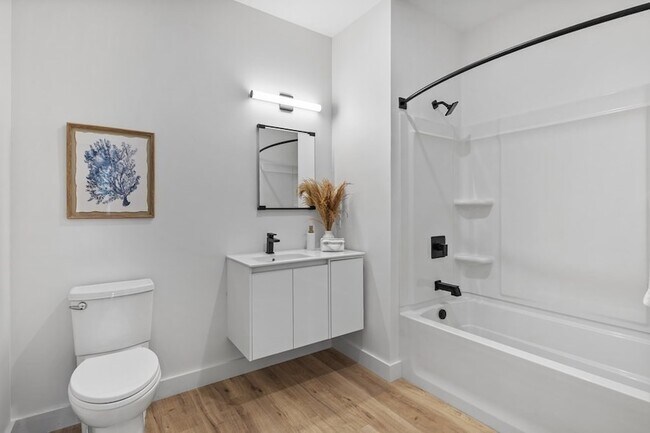 Building Photo - 635 Main St