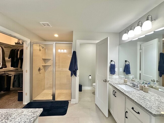 Building Photo - Available Now! Beautiful Home in Lindsey C...