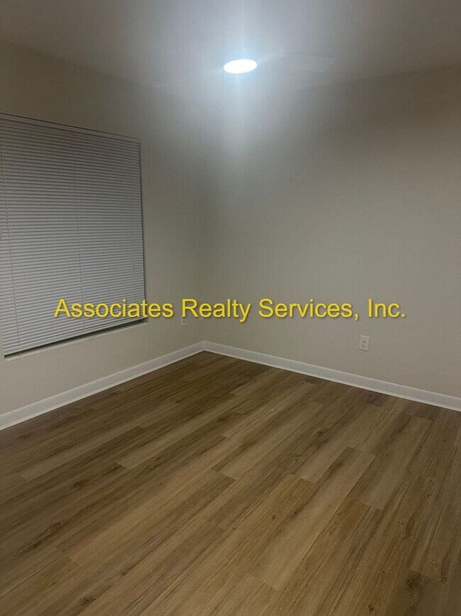 Building Photo - SUBLEASE: Remodeled 4BD/2BA Home with Den in Northwood!