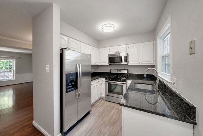 Building Photo - Updated // 3 Bedroom 2 Bathroom Condo // A...