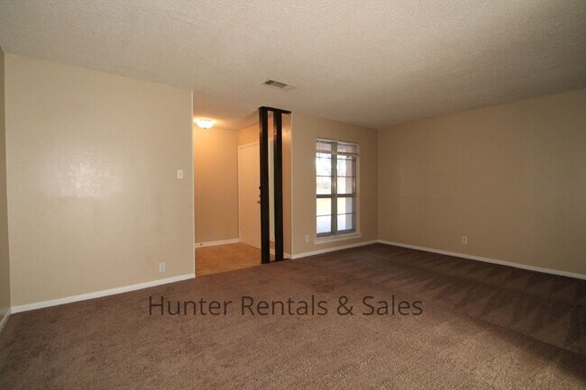 Building Photo - 2810 Lawndale St